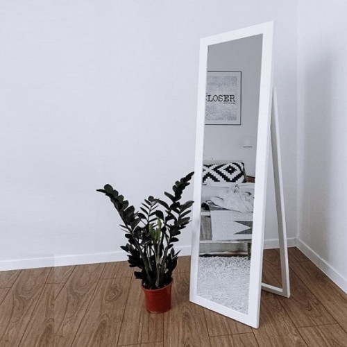 Oglinda de podea cu rama din lemn alb in Chisinau